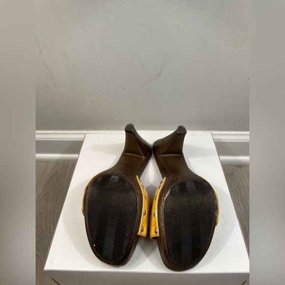 Beautiful Yellow Heels Size 7 - Picture 4 of 7